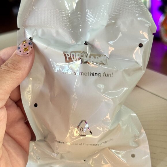 Puppy Love – Crybaby: Crying for Love Collectible Card (Series 07) - Picture 3 of 9